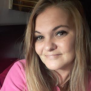 Meet your Posher, Lora